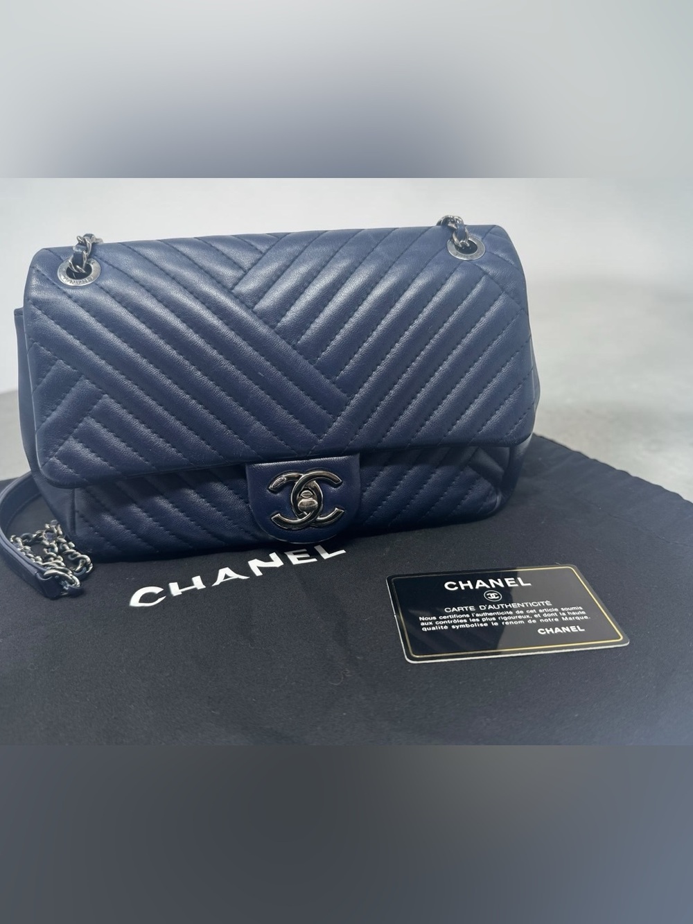 ✨🛍️ Chanel Navy Blue Lambskin Leather CC Crossing Chevron Flap Bag - Small